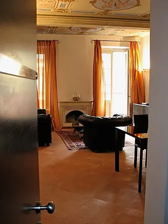 Camera suite con soffitto affrescato