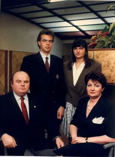 Ritratto di famiglia nella sala del ristorante, 1988