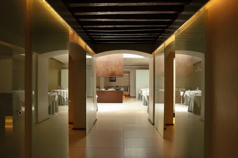La sala dopo la ristrutturazione del 2007, con il corridoio fra i tavoli